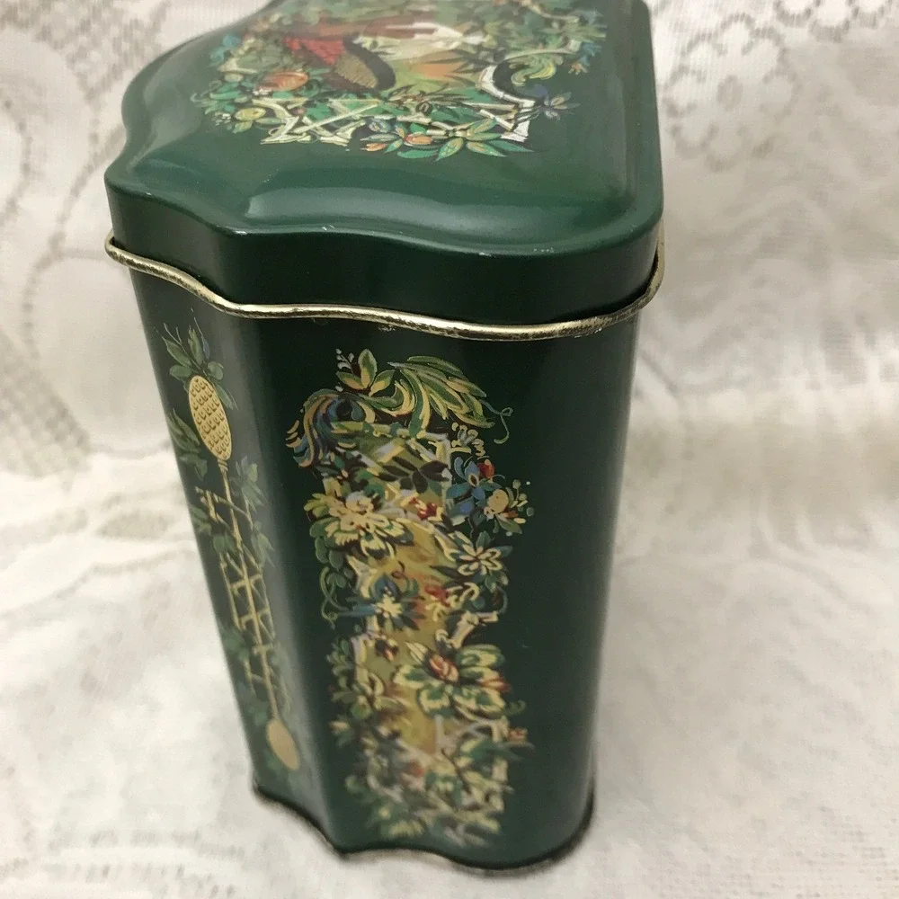 Avon Christmas 1981 Tin, Cute Small Avon Tin, Canister Made‎ in England